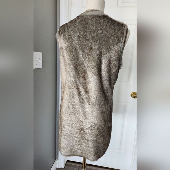 Simply Vera by Vera Wang Faux Fur Vest - size Medium - Picture 2 of 8